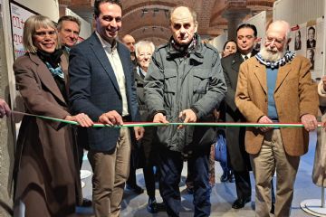 Da sinistra Carmen Meloni, Andrea Orlandi, Roberto Lepetit e Leonardo Visco Gilardi al taglio del nastro