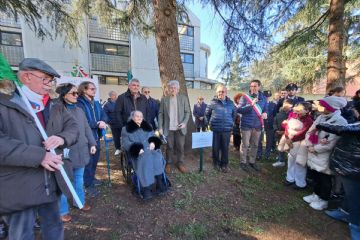 Nella foto la cerimonia nei pressi della targa dedicata ai partigiani di Mazzo
