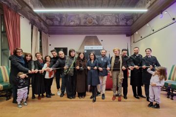  il taglio del nastro, al centro l'assessora Valentina Giro artefice del progetto