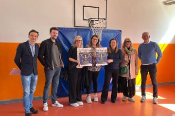 La premiazione della prima scuola classificata alla primaria Giuseppe Casati