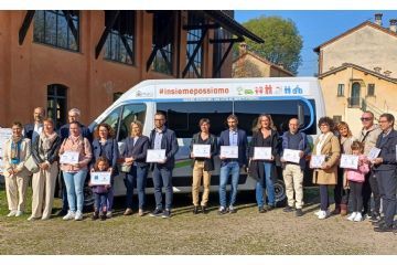 inaugurazione del pulmino a disposizione di Party senza barriere