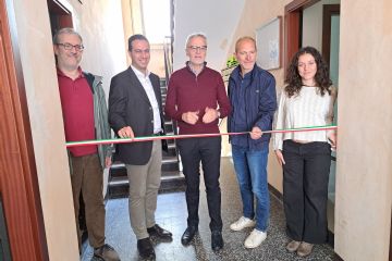 Taglio del nastro con al centro il Sindaco Andrea Orlandi, il presidente SerCop Paolo Oltolina e l'assessore Paolo Bianchi