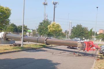 gru crollata sulla strada via Trecate