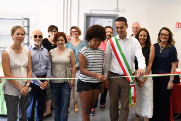 Il taglio del nastro con il Sindaco Andrea Orlandi, l'assessore Alessandra Borghetti, la dirigente Emanuela Marcoccia e i referenti di Lavori pubblici e Patrimonio. Foto di Jimmy Pessina