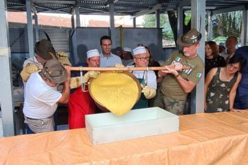 Nella foto una delle passate edizioni della Festa Alpina