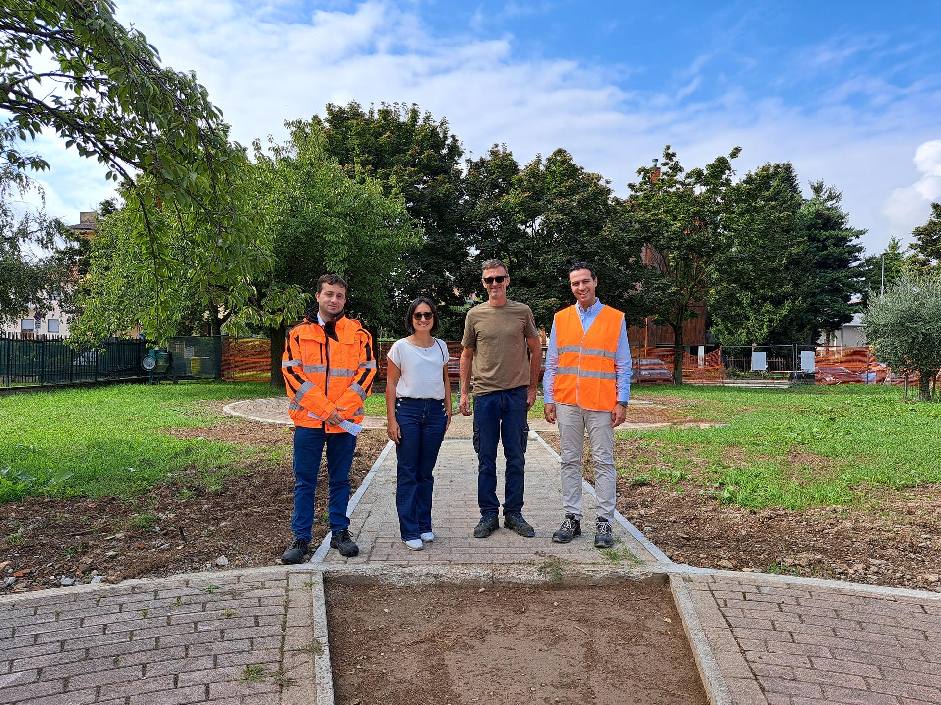 Nella foto Daniele Rosara, Valentina Giro, un rappresentante dell'impresa e il Sindaco Andrea Orlandi
