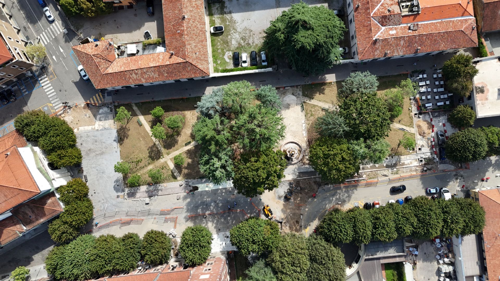 Nella foto una veduta di piazza Visconti oggi dall'alto