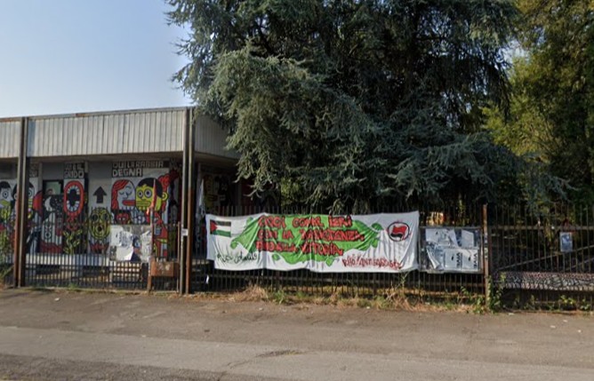 Gli spazi di ENI occupati da SOS Fornace in via Risorgimento