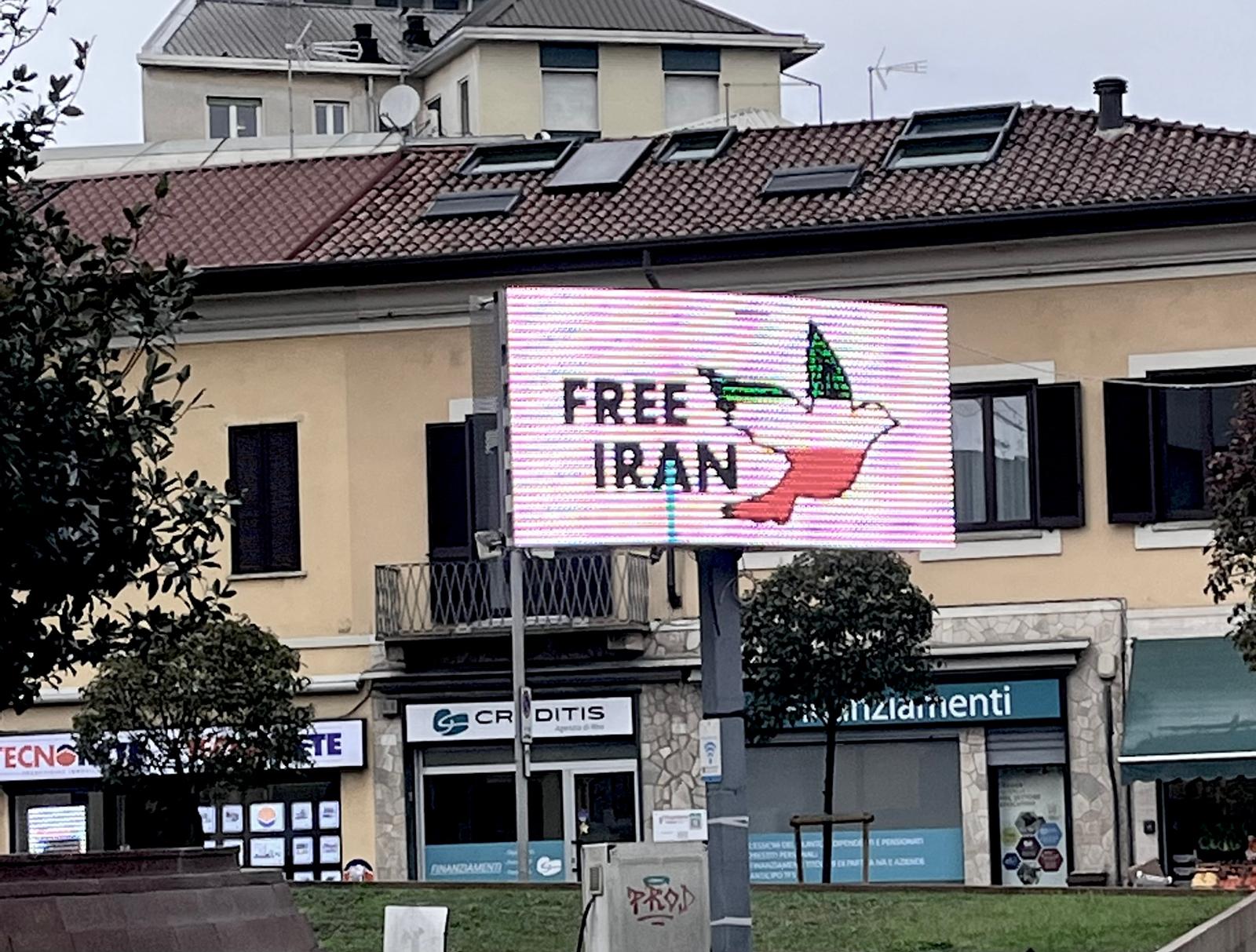 Nella foto il videowall in area Pasqué