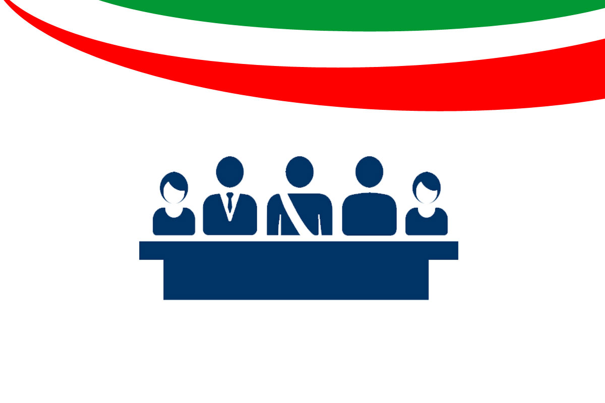 tavolo con persone riunite