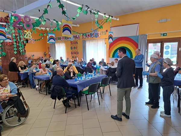 Foto del pranzo che si è svolto il 13 maggio 2026 presso il Centro Anziani Stella Polare che compie 28 anni.