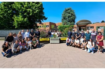 Nelle foto le autorità, i rappresentanti della Polizia di Stato, i genitori coinvolti nel progetto della scuola primaria "Rodari"