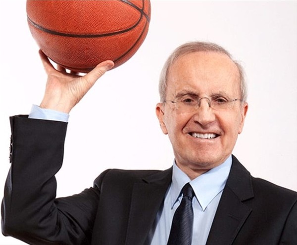Nella foto l'allenatore statunitense Dan Peterson