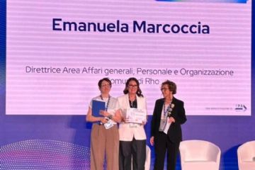 Nella foto il momento della premiazione a Roma, al centro Emanuela Marcoccia
