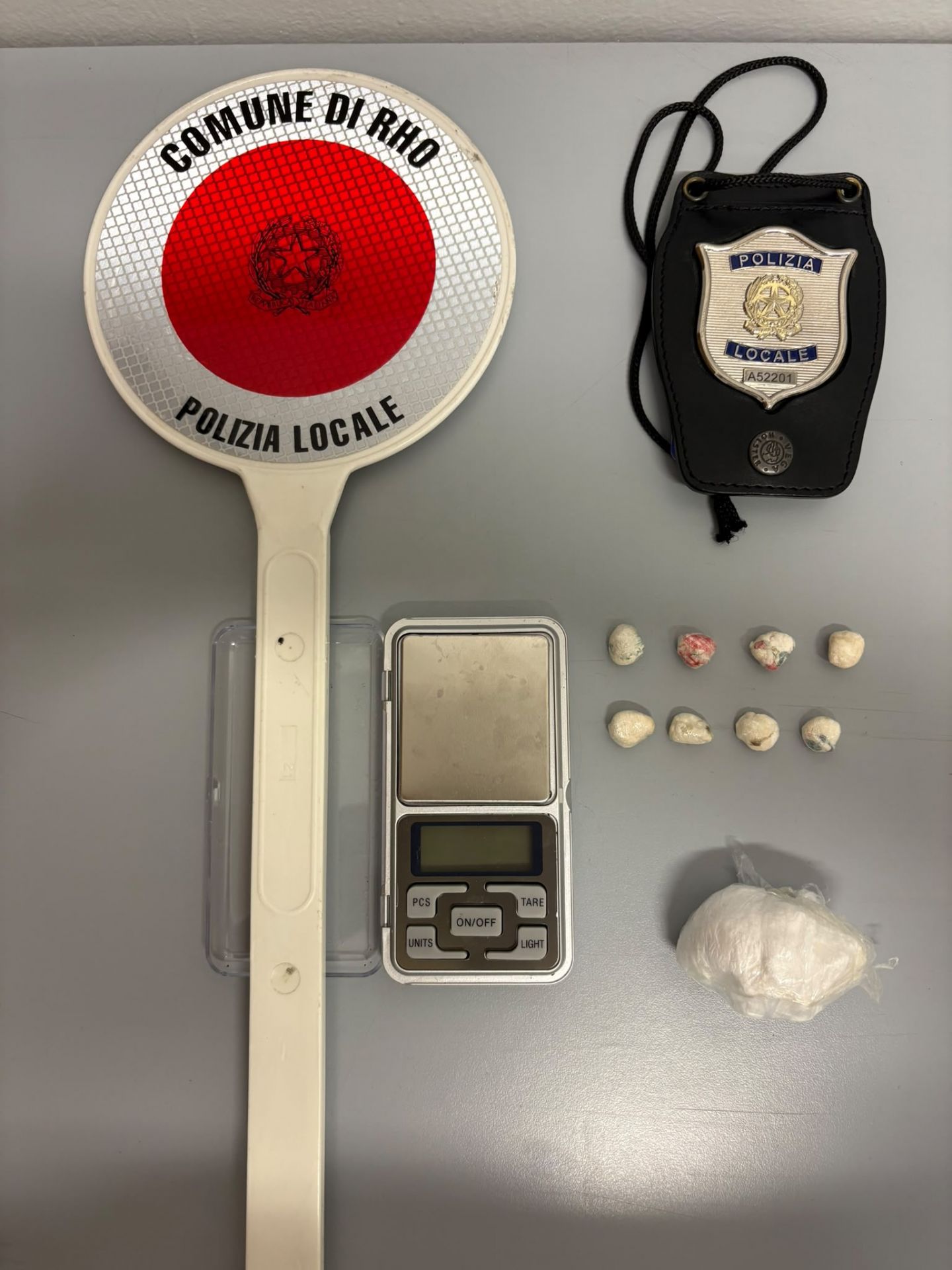 Nella foto la droga sequestrata dalla Polizia Locale