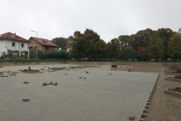 Parcheggio via Zara - lavori in corso, posizionamento autobloccanti