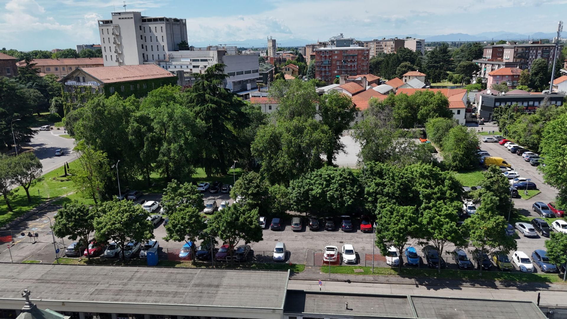 Foto con il drone parcheggio