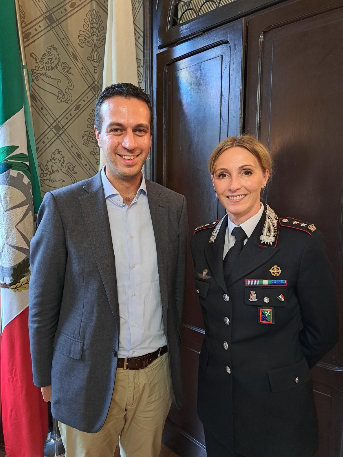 Andrea Orlandi, sindaco di RHo -  tenente colonnello Emanuela Rocca