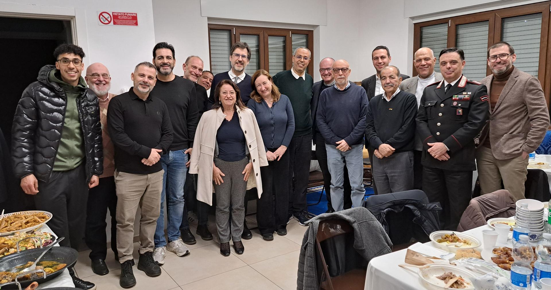 i partecipanti alla cena di mercoledì alla Lega culturale islamica italo araba