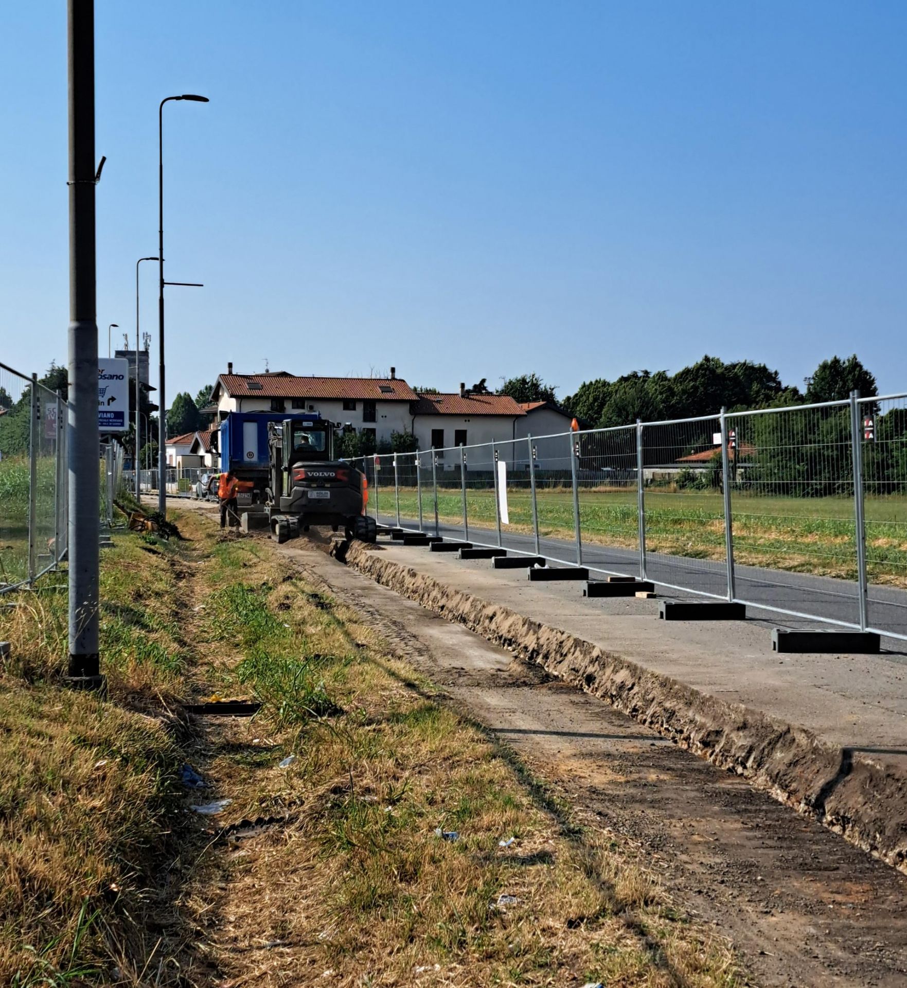Nella foto, il cantiere di via Lainate in fase di ultimazione