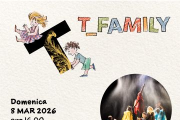 scena con attori e con mantelline colorate, una scala e un attore che sta in piedi sulla scala