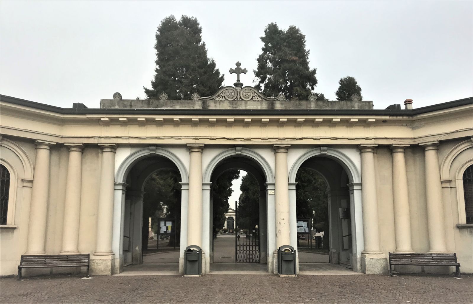 Nella foto il cimitero centrale di corso Europa