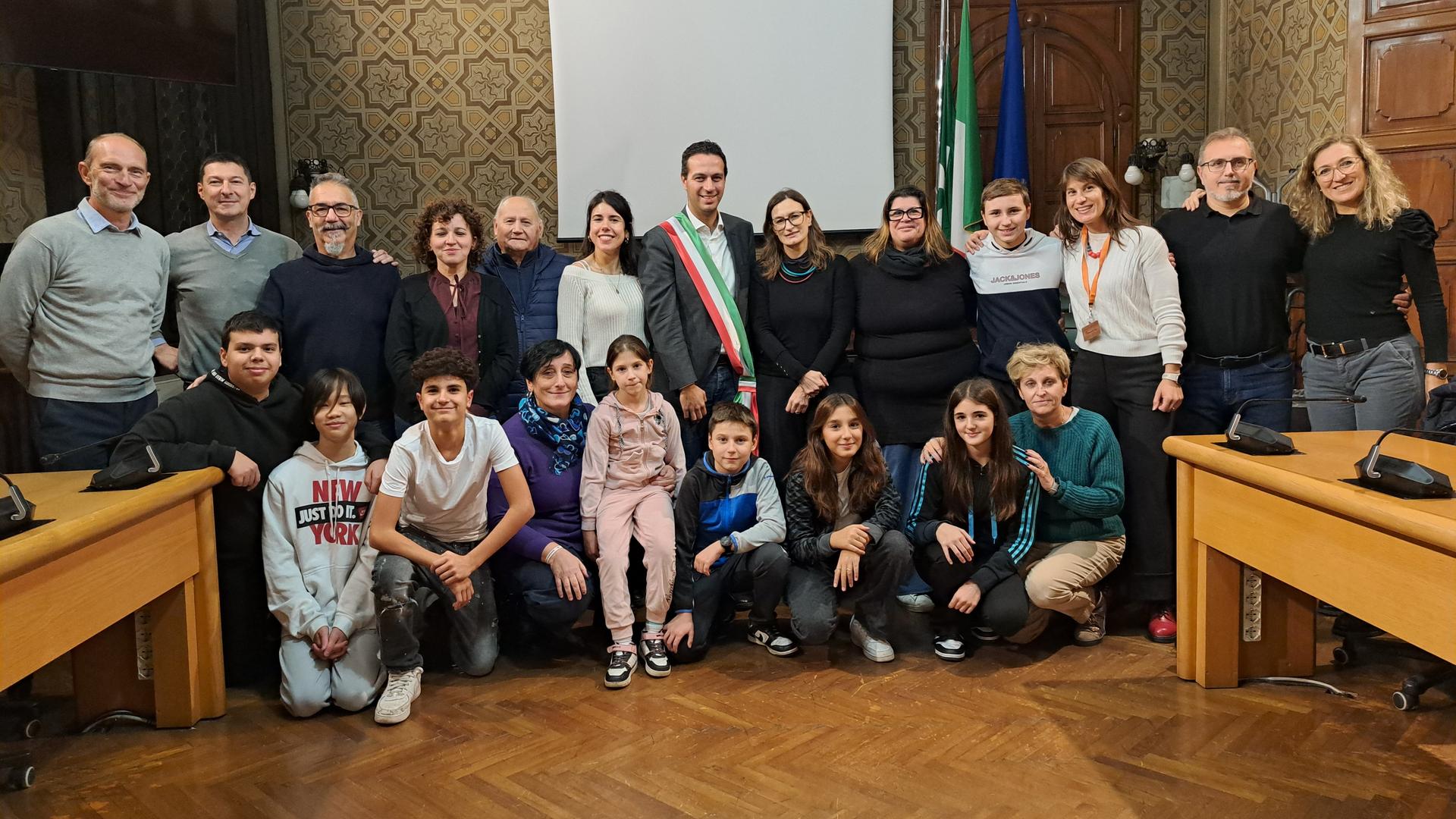 il Sindaco, l'assessore Bianchi e il gruppo "Quelli del..."