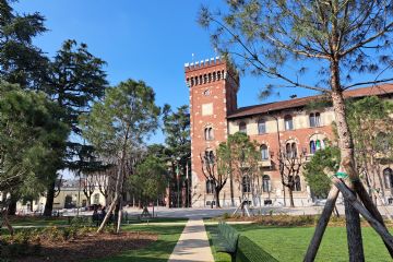 Piazza Visconti e il Palazzo Municipale