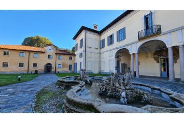 Nella foto la sede della Biblioteca a Villa Burba 