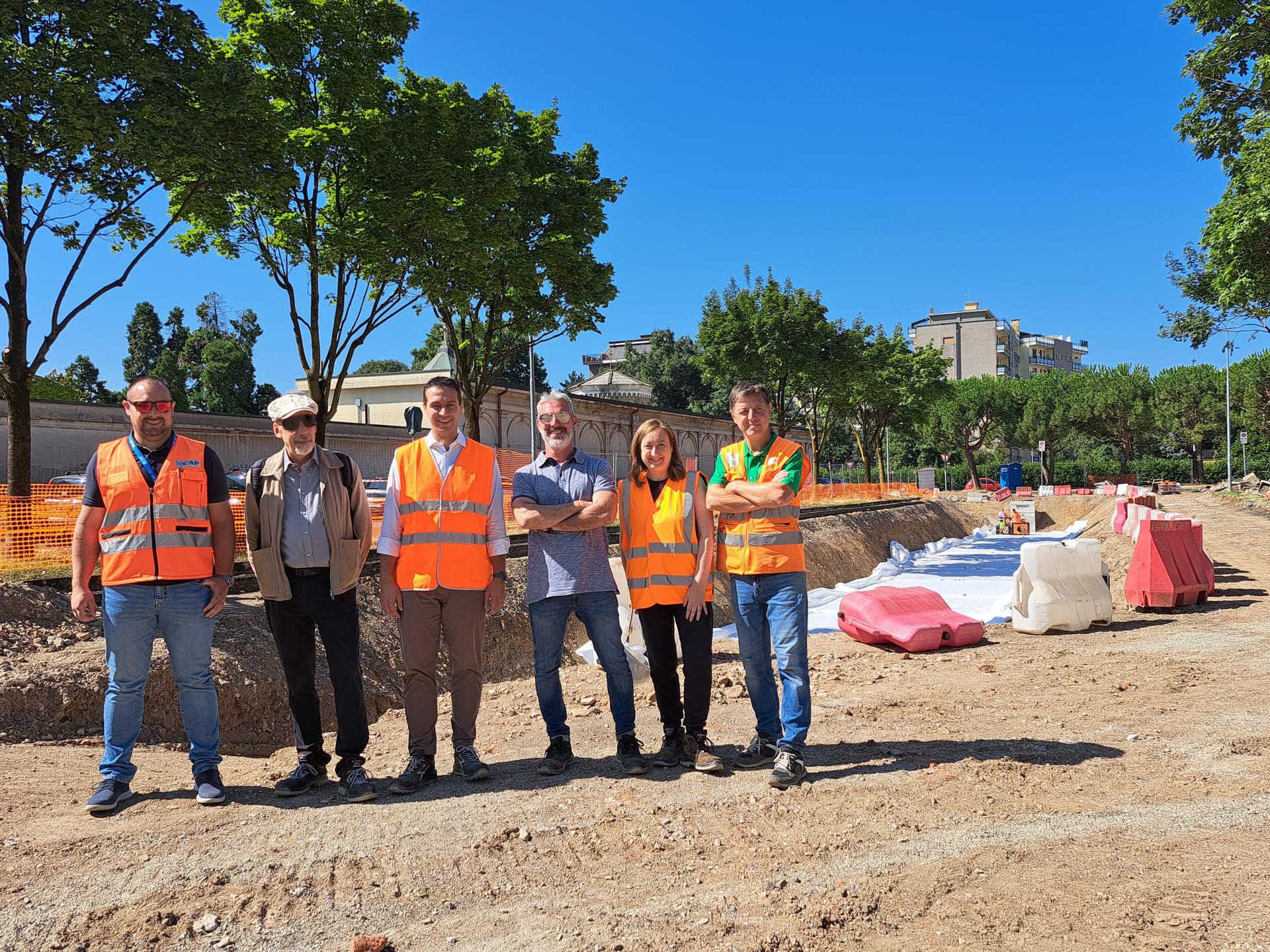 Sopralluogo in via Redipuglia accanto alla enorme vasca per il drenaggio delle acque.