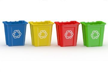 Grafica che rappresenta quattro contenitori di colore diverso per la raccolta di diversi tipi di rifiuti