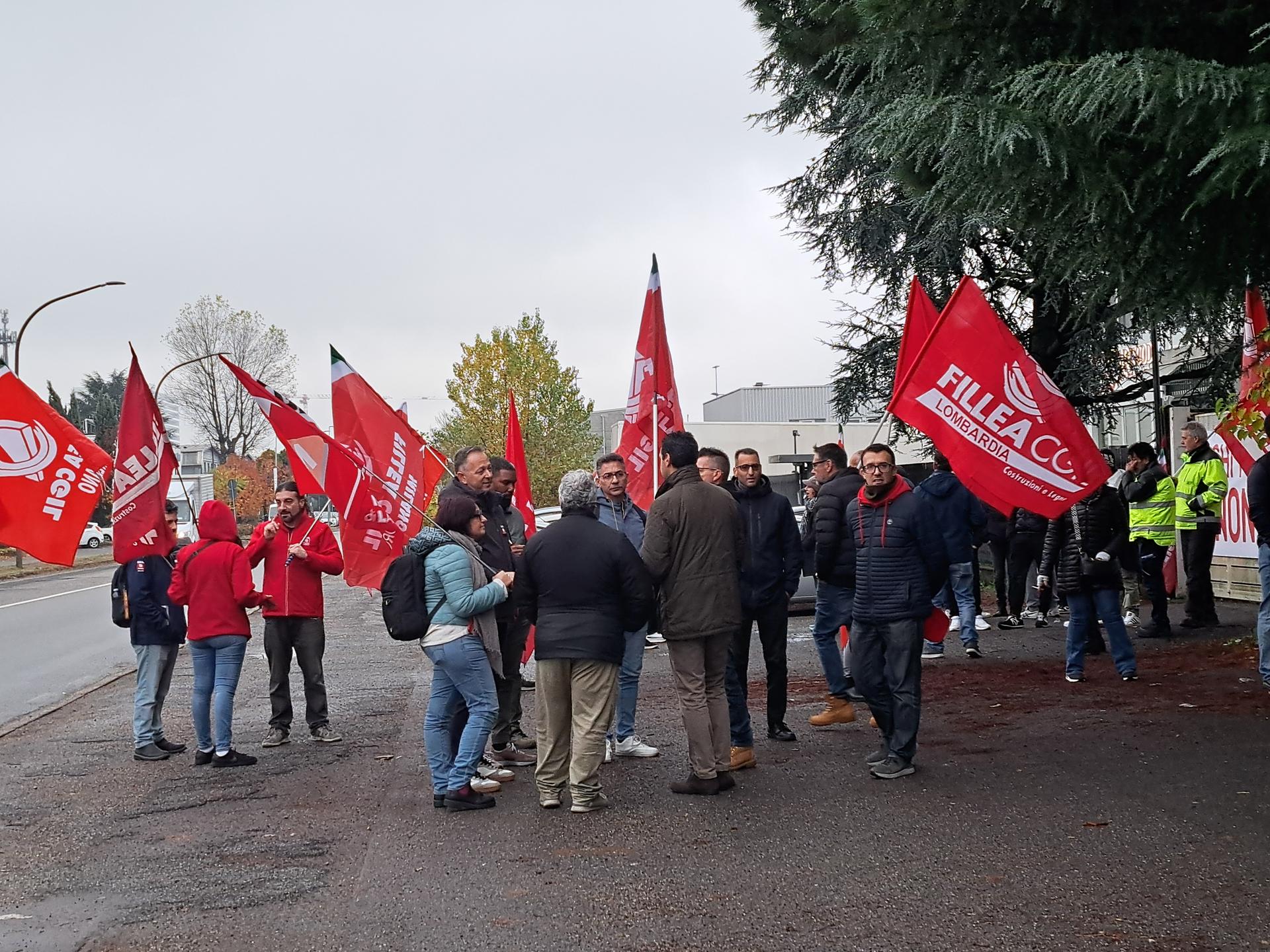  il Sindaco al presidio dei lavoratori lo scorso 17 novembre