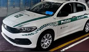 Nella foto una pattuglia della Polizia Locale di Rho