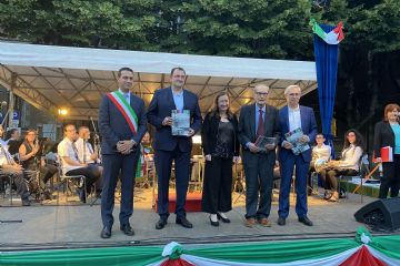 Consegna Annuario 1946 - 2021 ai sindaci precedenti  Amedeo Galli, Roberto Zucchetti, Pietro Romano 