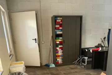 Vandali al MAST, danni a sala prove e sala radio