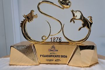 Il trofeo della 107° edizione della Milano-Torin