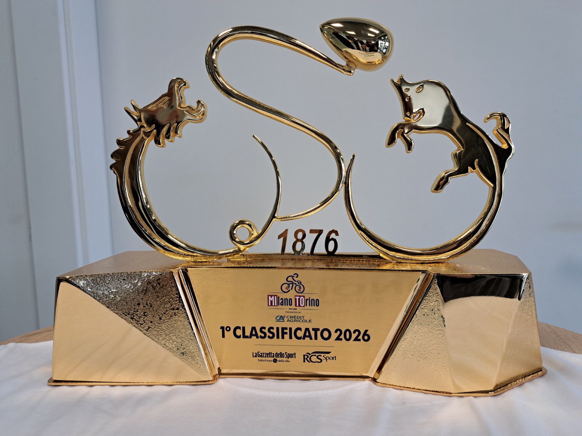 Il trofeo della 107° edizione della Milano-Torin